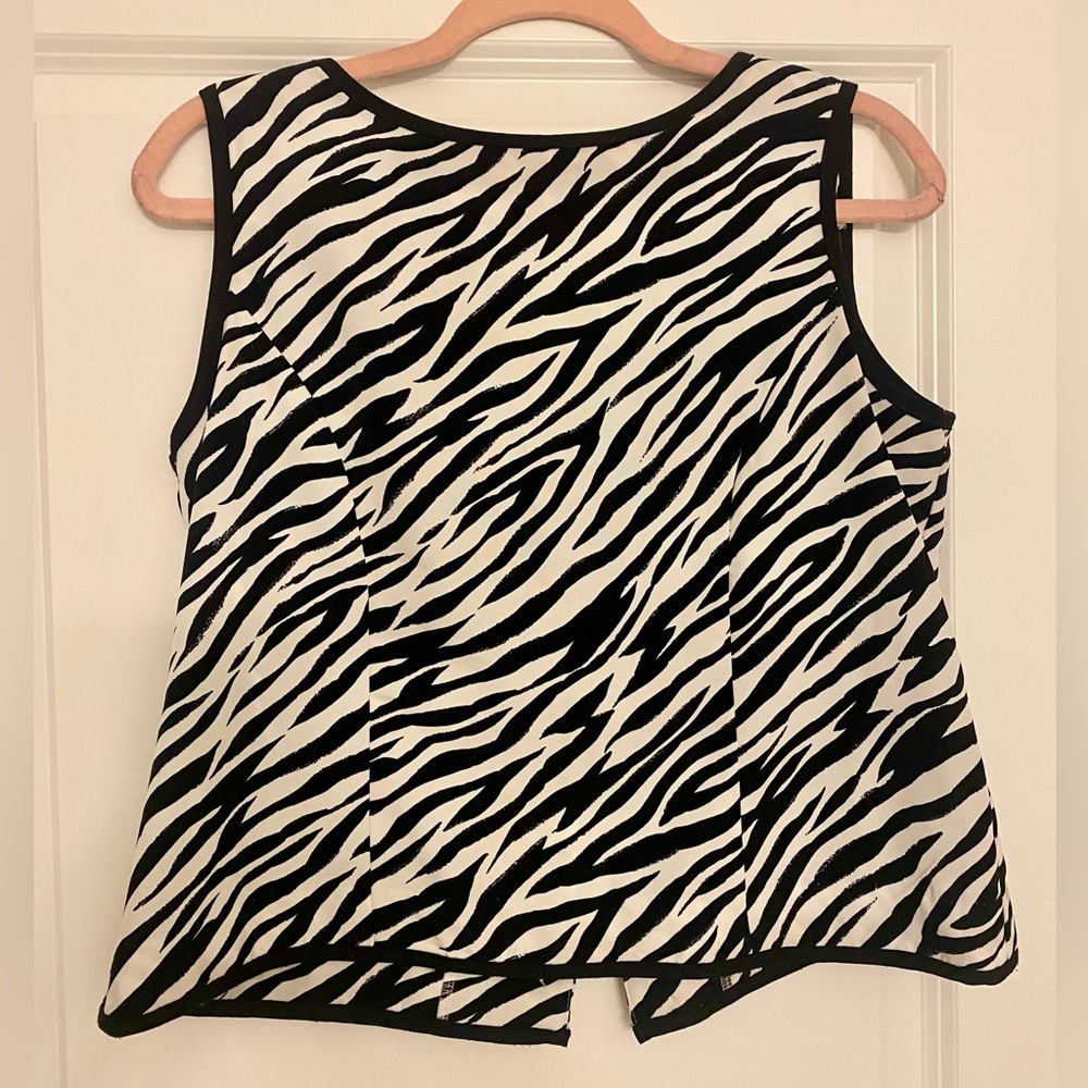 Vintage Zebra Print Back Button Sleeveless Top